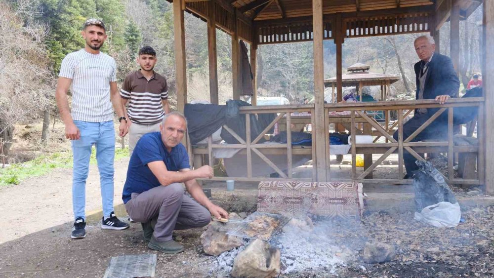 Konya'daki bu mekana yoğun ilgi! Gencinden yaşlısına akın akın geliyorlar
