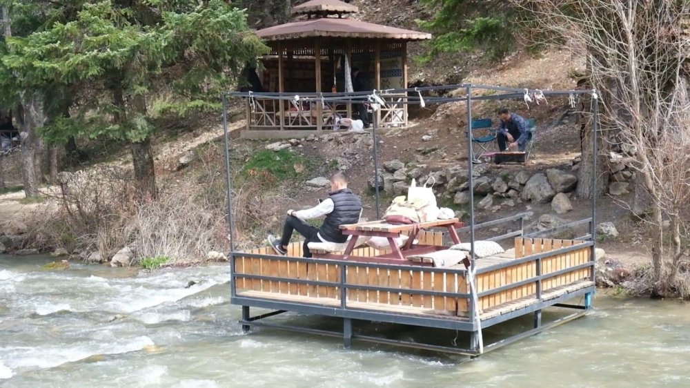Konya'daki bu mekana yoğun ilgi! Gencinden yaşlısına akın akın geliyorlar