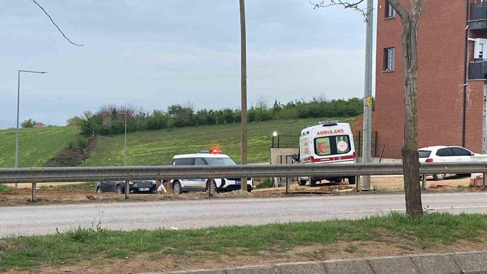 Rezidans önünde "namus davası" diyerek 2 kişiyi bıçakladılar