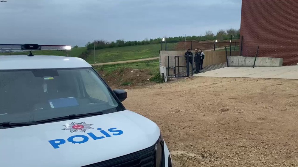 Rezidans önünde "namus davası" diyerek 2 kişiyi bıçakladılar