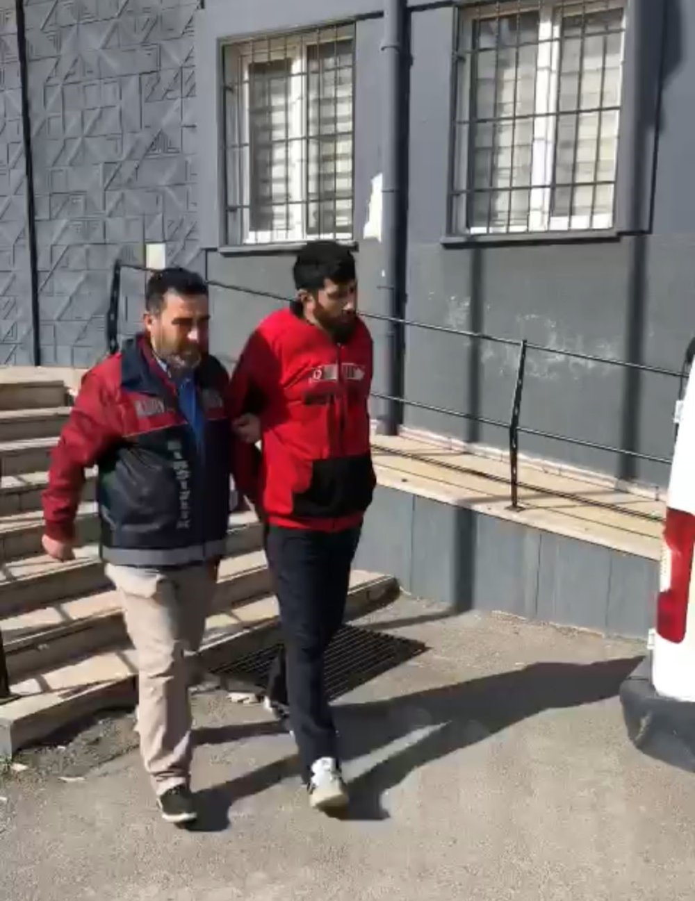 Atatürk büstünü çalan hırsız tutuklandı