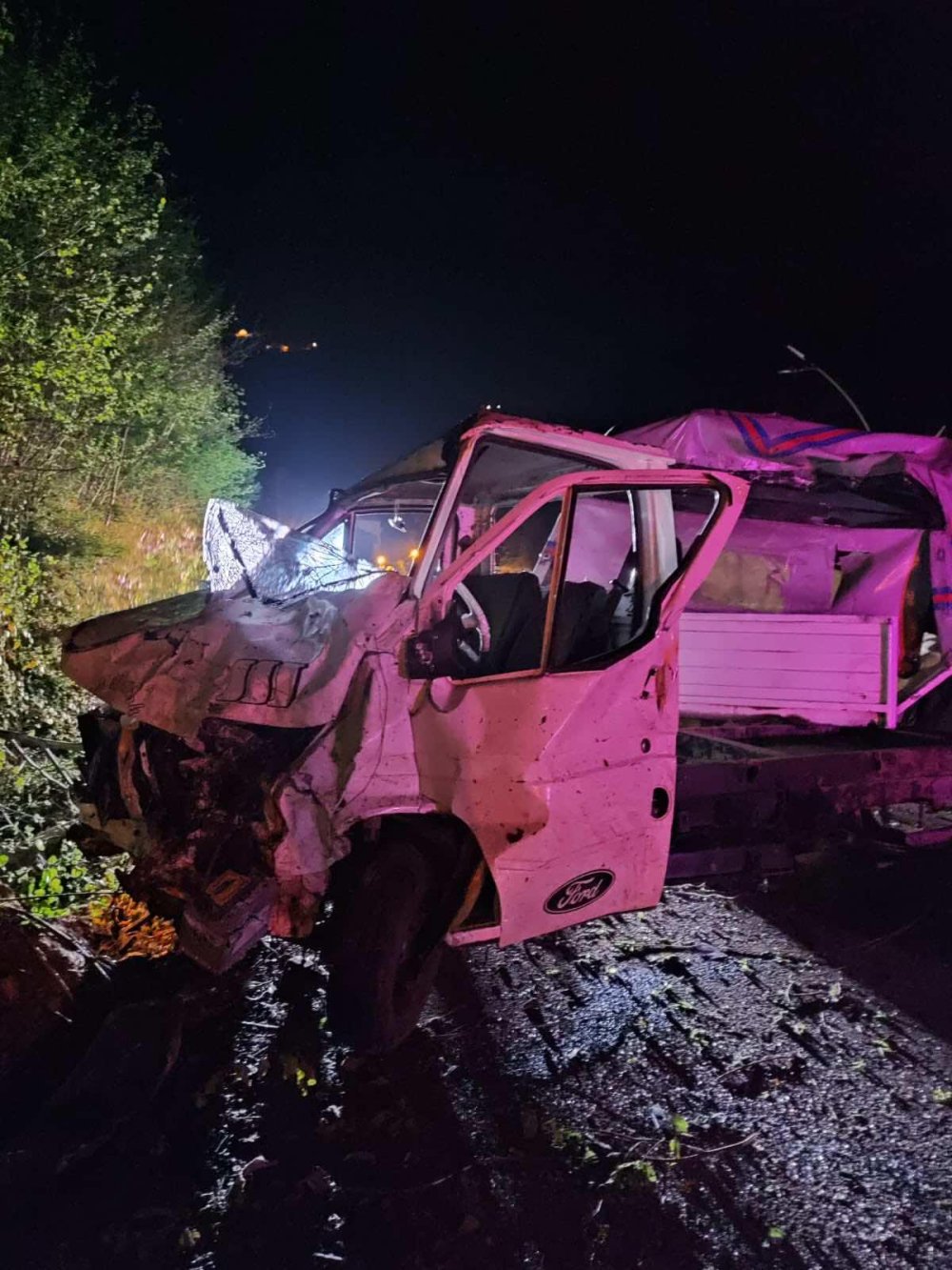 Kamyonet 150 metre yuvarlandı; 1 ölü, 1 yaralı