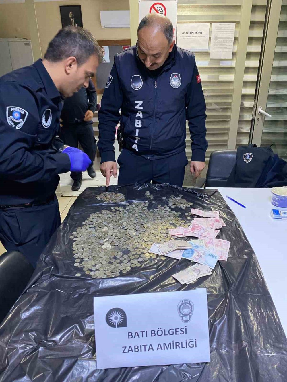 Dilenci değil döviz bürosu!