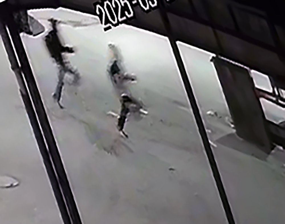 Dükkanı ateşe verdiler!