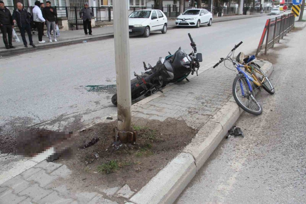 Konya'da motosikletle çarpışan bisikletli, kurtarılamadı