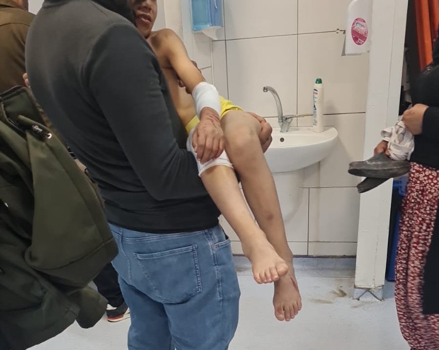 Başıboş köpeklerin saldırdığı 9 yaşındaki çocuk yaralandı