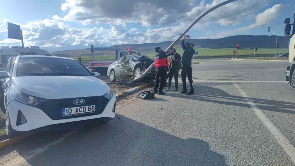 Sivas’ta iki otomobil çarpıştı: 6 yaralı