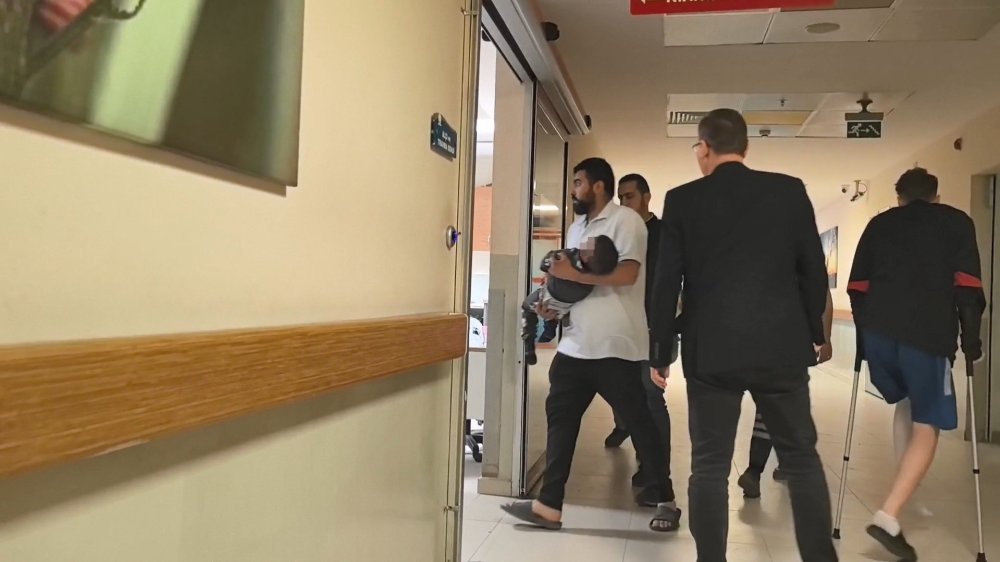 2,5 yaşındaki çocuk balkondan düştü! Beyin kanaması geçirdi