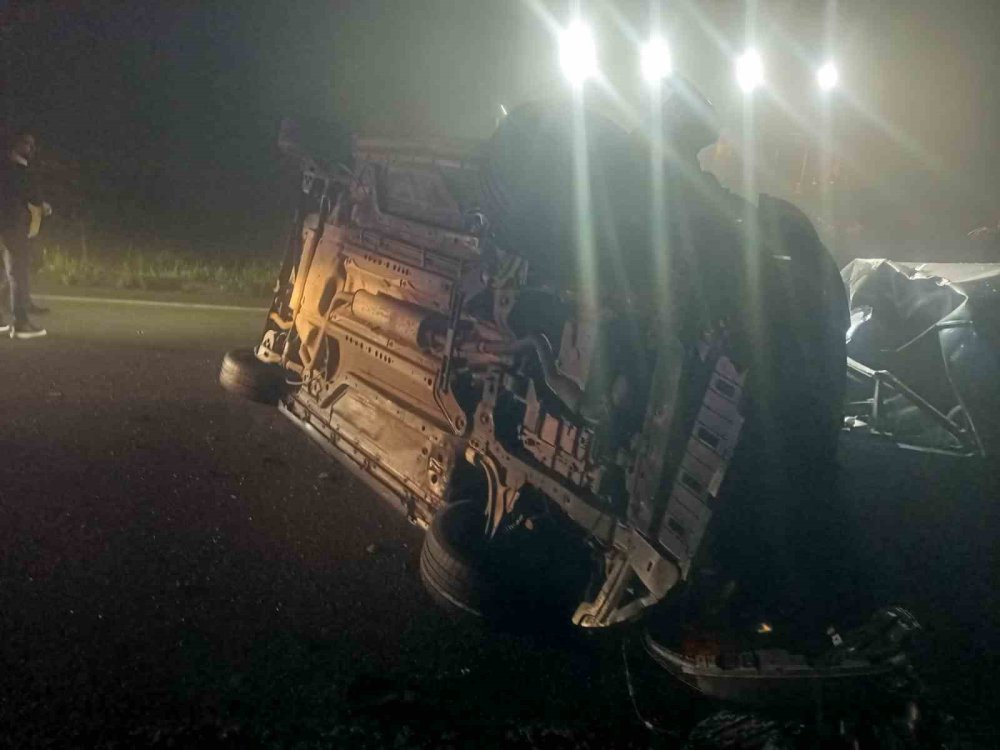 İki otomobil çarpıştı! 5 kişi hayatını kaybetti