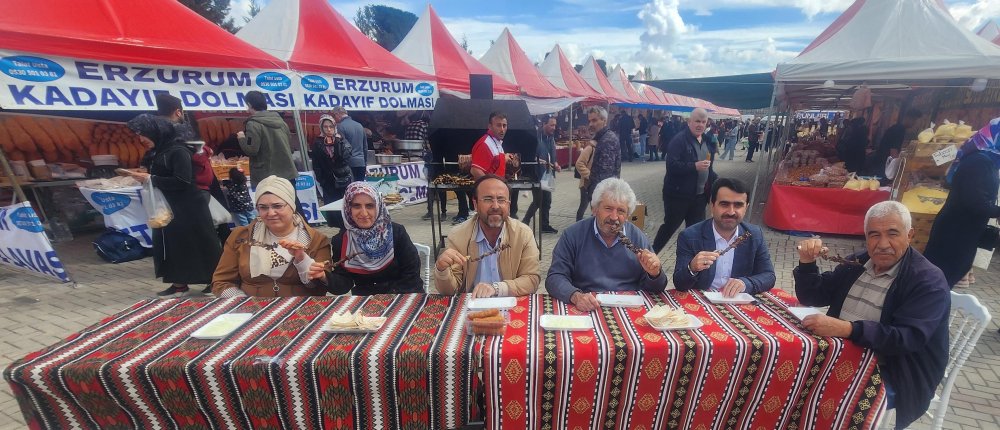Konya'da lezzet şöleni başladı! Hızlı yeme yarışmaları, hediyeler...