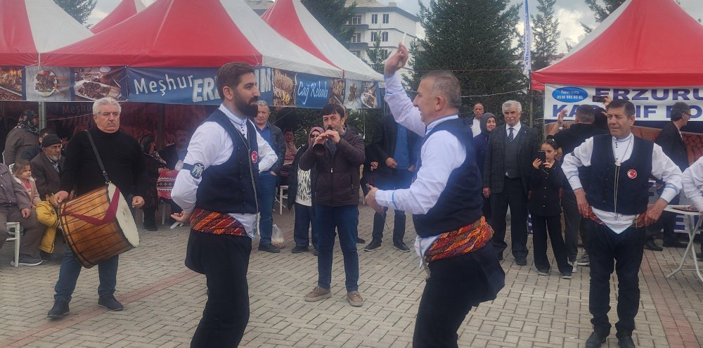 Konya'da lezzet şöleni başladı! Hızlı yeme yarışmaları, hediyeler...