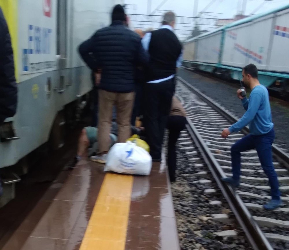 Tren ile peron arasına sıkışan kadın yaralandı