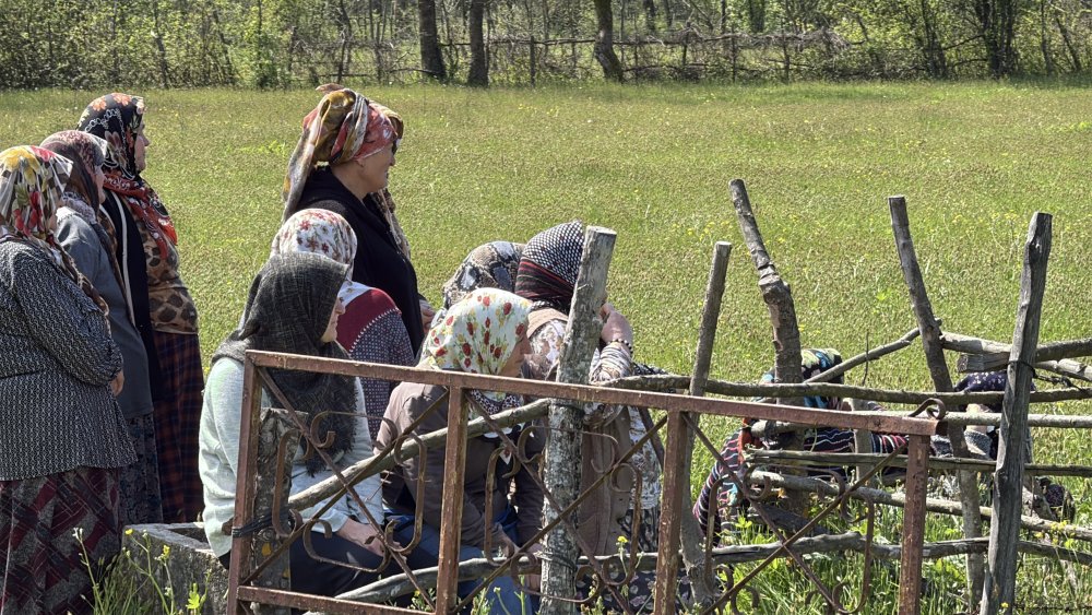 Budadığı ağaçta kalp krizi geçirip öldü