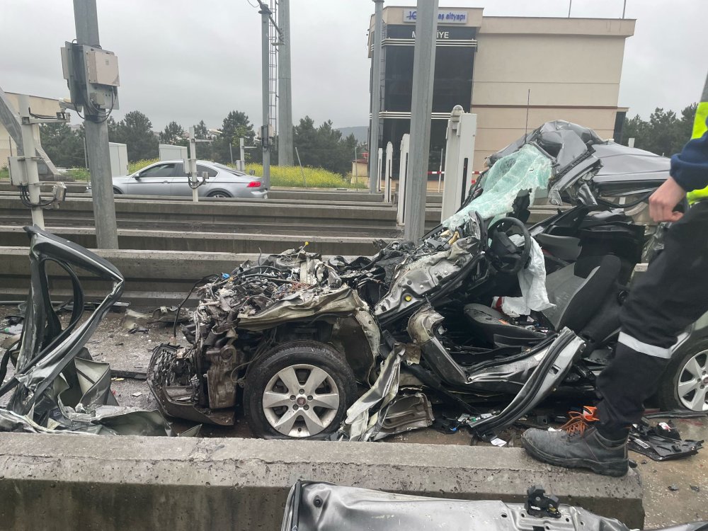 Kuzey Marmara Otoyolu Gişeler’de araç tırın altına girdi: 1 ölü