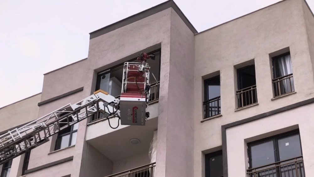 Diyarbakır'da apartman yangını; 5 kişi dumandan etkilendi