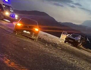 İki otomobil çarpıştı: 1 ölü, 3 yaralı