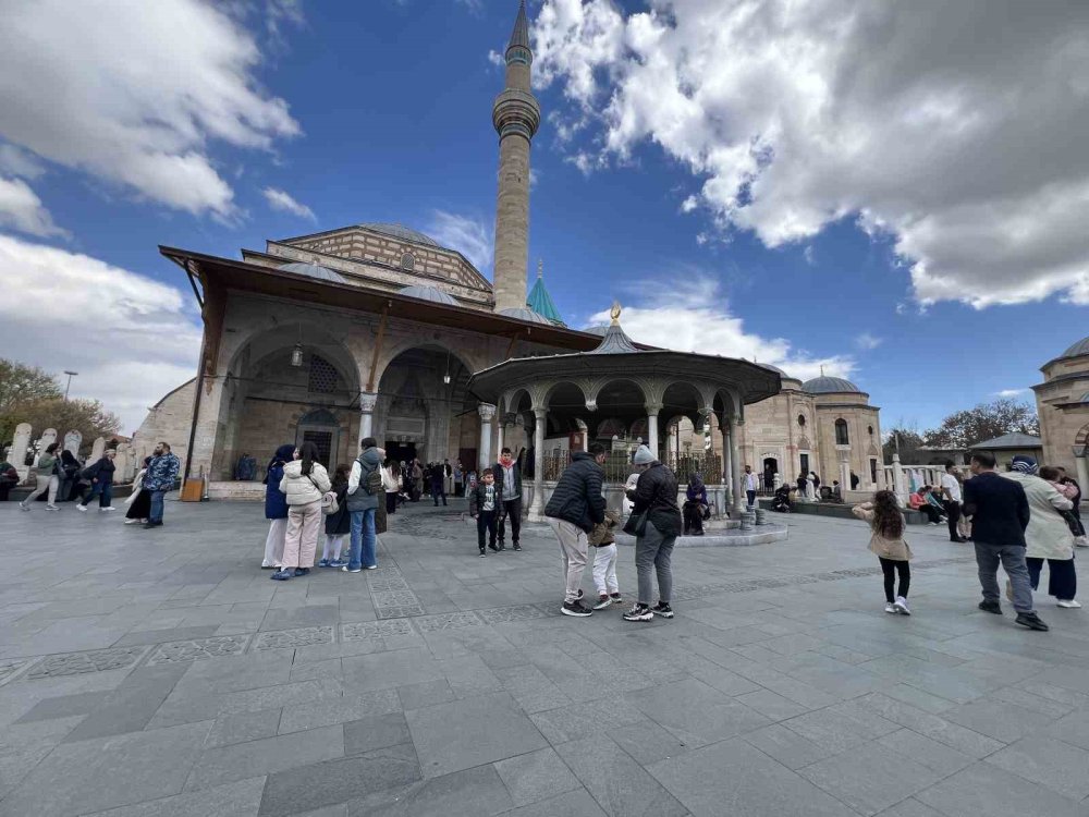 Mevlana Müzesine bayram tatilinde ziyaretçi aktı