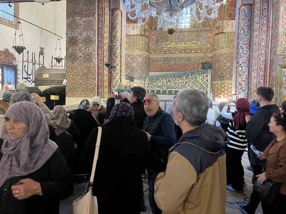 Mevlana Müzesine bayram tatilinde ziyaretçi aktı