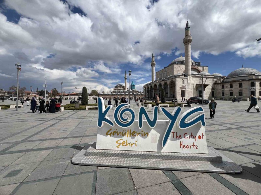 Mevlana Müzesine bayram tatilinde ziyaretçi aktı