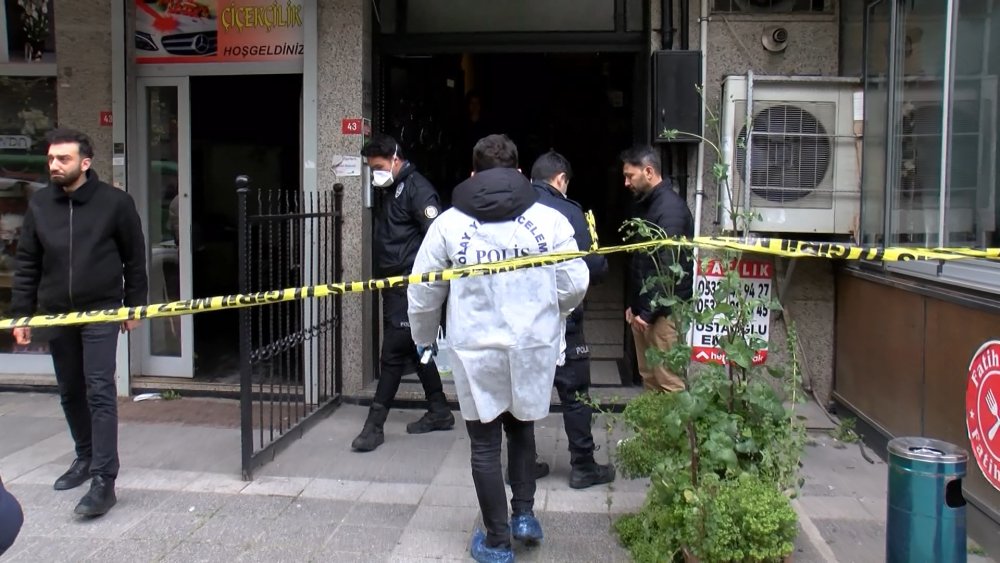 Çiçekçide yangın... İçeride uyuyan bir kişi hayatını kaybetti