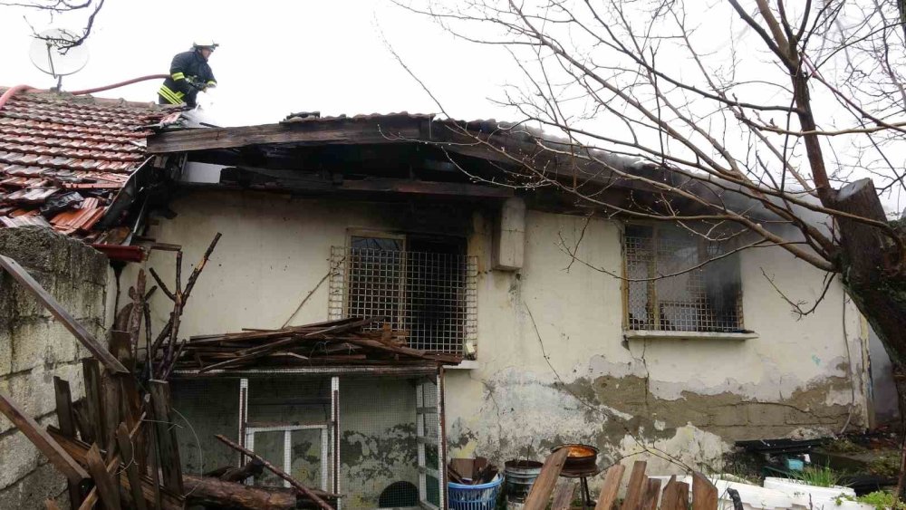 Evde yanmış ceset bulundu