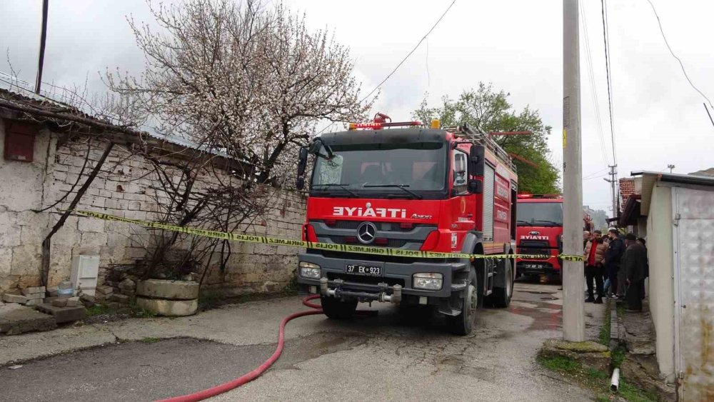 Evde yanmış ceset bulundu