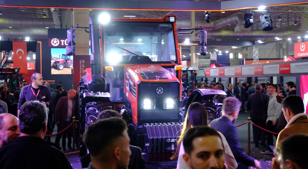 Konya'da çiftçilerin merakla beklediği traktör sahneye çıktı! Üretime geçeceği tarih belli oldu