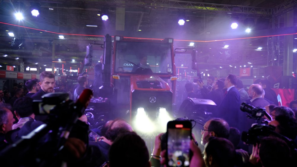 Konya'da çiftçilerin merakla beklediği traktör sahneye çıktı! Üretime geçeceği tarih belli oldu