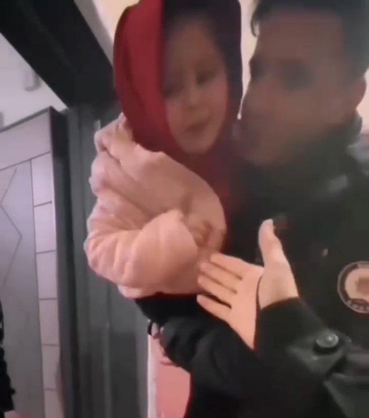 Annesini kaybeden 5 yaşındaki Deniz Konya polisinden sürpriz