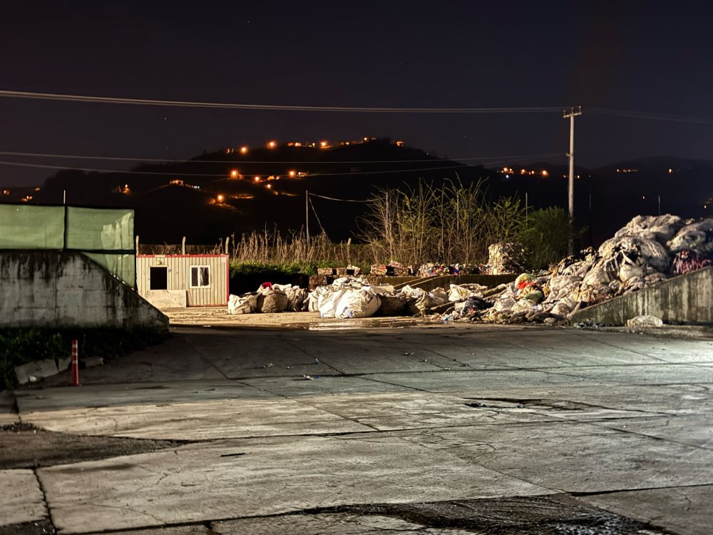 Çöp ayrıştırma makinesine kapılan işçi öldü