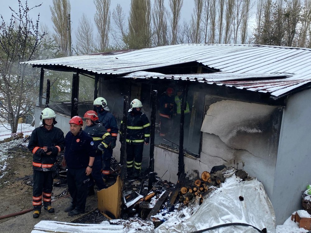 Prefabrik evde çıkan yangında 2 çocuk hayatını kaybetti