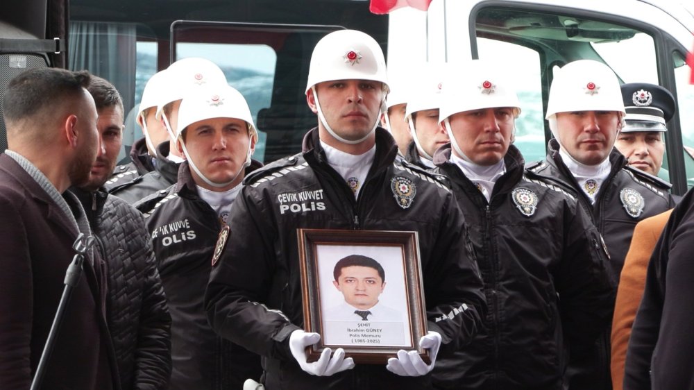 Trafik kazasında şehit olan polis memuru İbrahim Güney son yolculuğuna uğurlandı