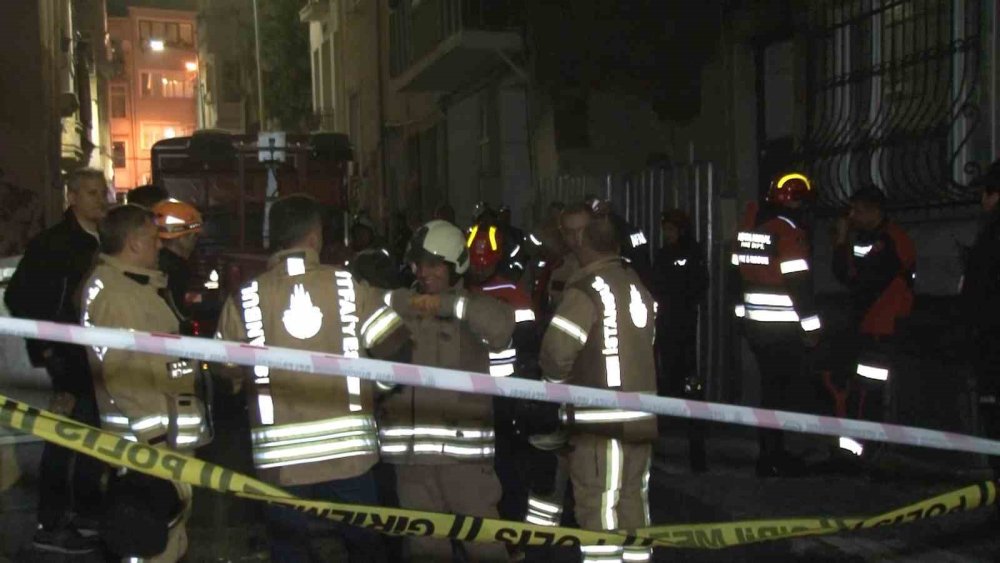 2 katlı binada meydana gelen kısmi çökme korkuttu