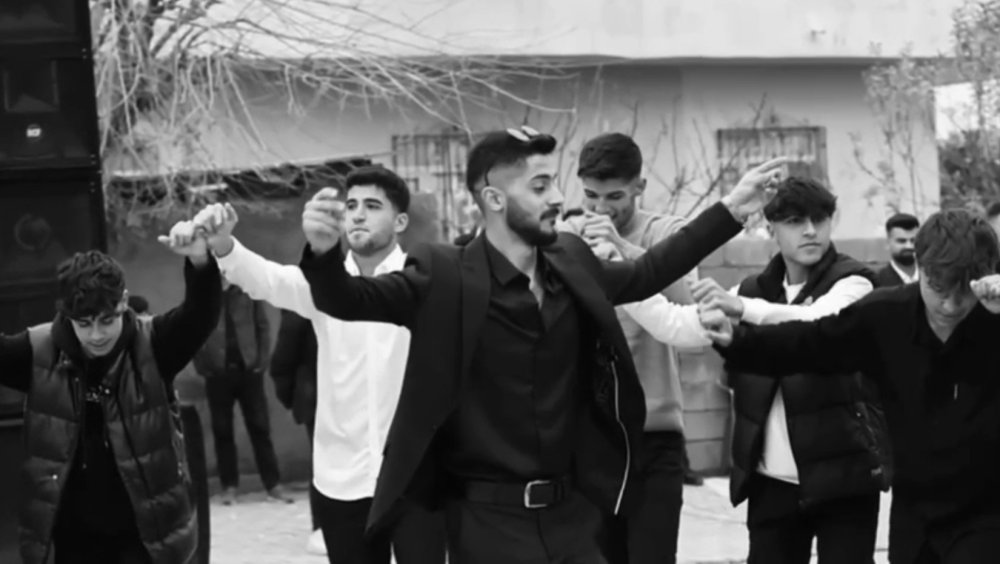 Duvara çarpan otomobildeki 2 kişi öldü