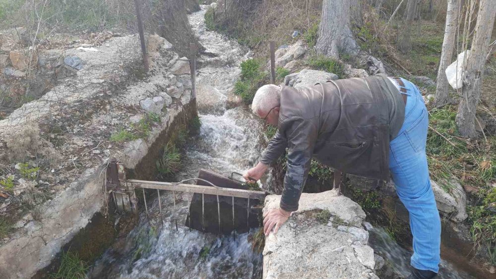 Konya'da su değirmenciliğini yaşatmaya çalışıyor