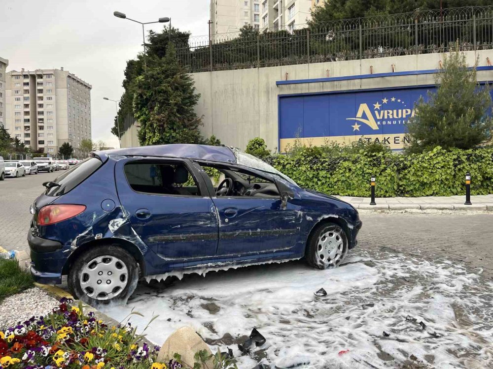 Dubalara çarpan araç takla attı