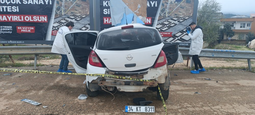 Gaziantep’te TIR ile çarpışan otomobildeki anne ve oğlu öldü; kaza kamerada