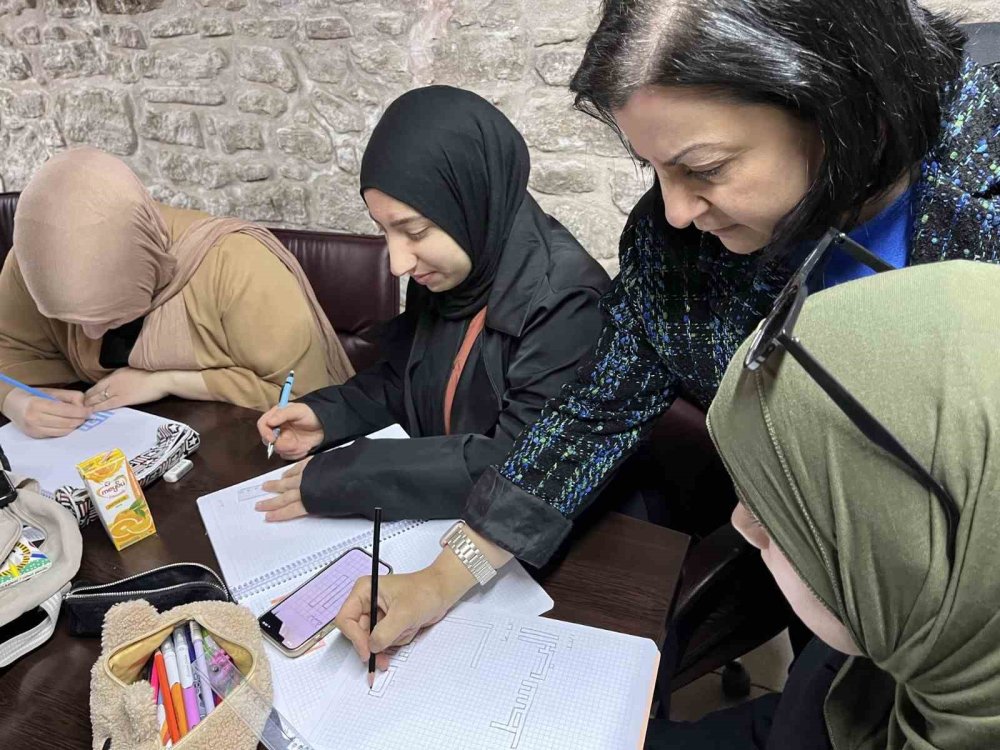 Konya'daki geleneksel sanatlar yabancı öğrencilerle buluşuyor