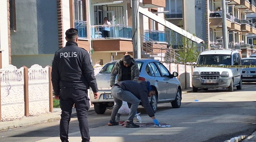 Tartıştığı eşini tabancayla öldürüp, intihara kalkıştı