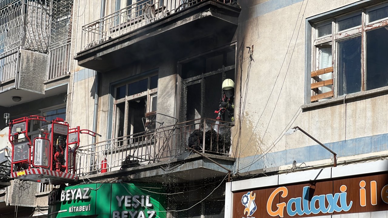 konyada-merkezde-4-katli-binada-yangin-2-cocuk-hayatini-kaybetti-2.jpg