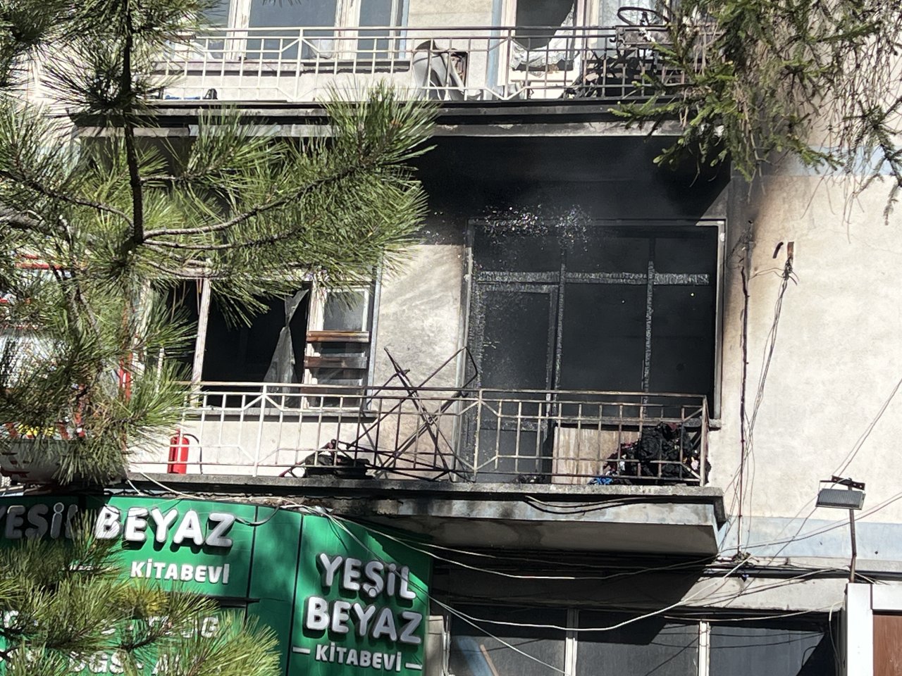 konyada-merkezde-4-katli-binada-yangin-2-cocuk-hayatini-kaybetti-4.jpg