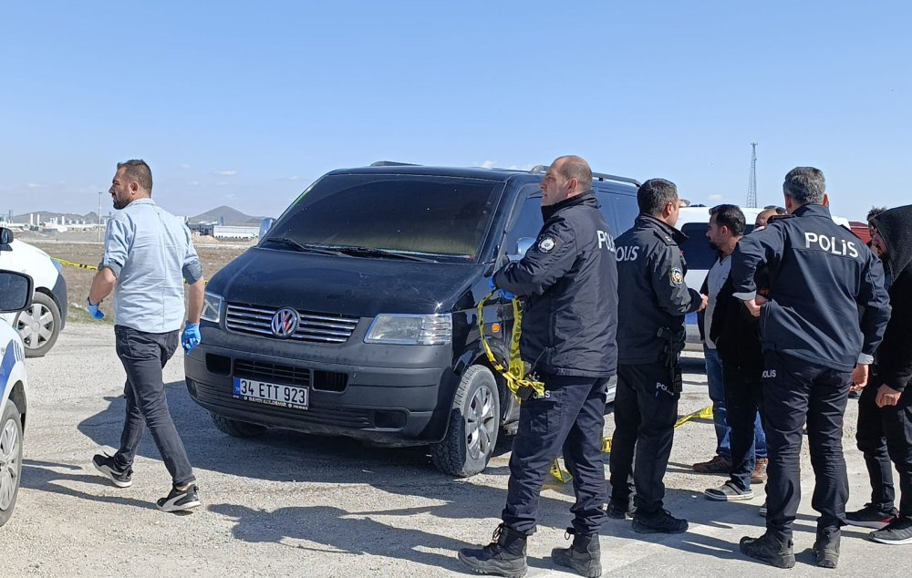 Konya'da park halindeki minibüste ölü bulundu
