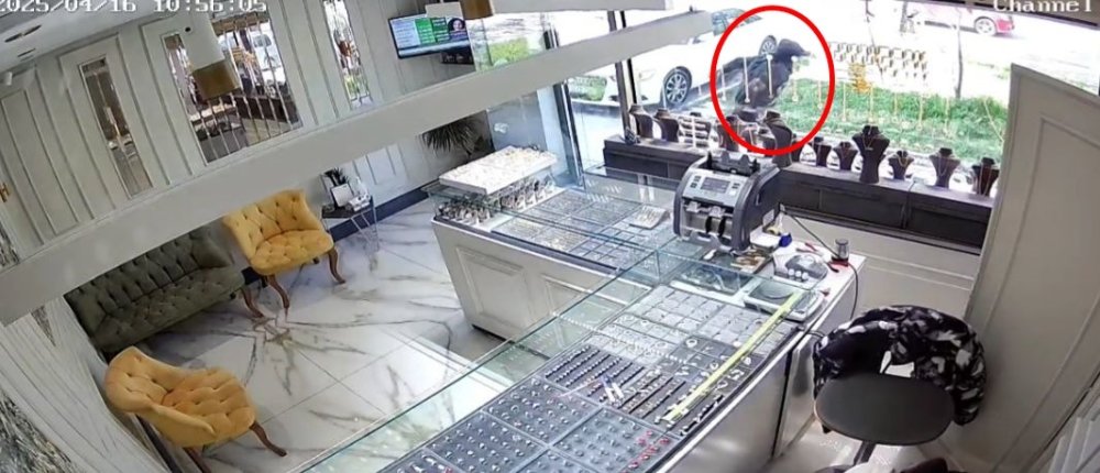 Kuyumcu, silahlı soygun girişimini ‘şaka’ sandı; şüpheli ateş edip kaçtı