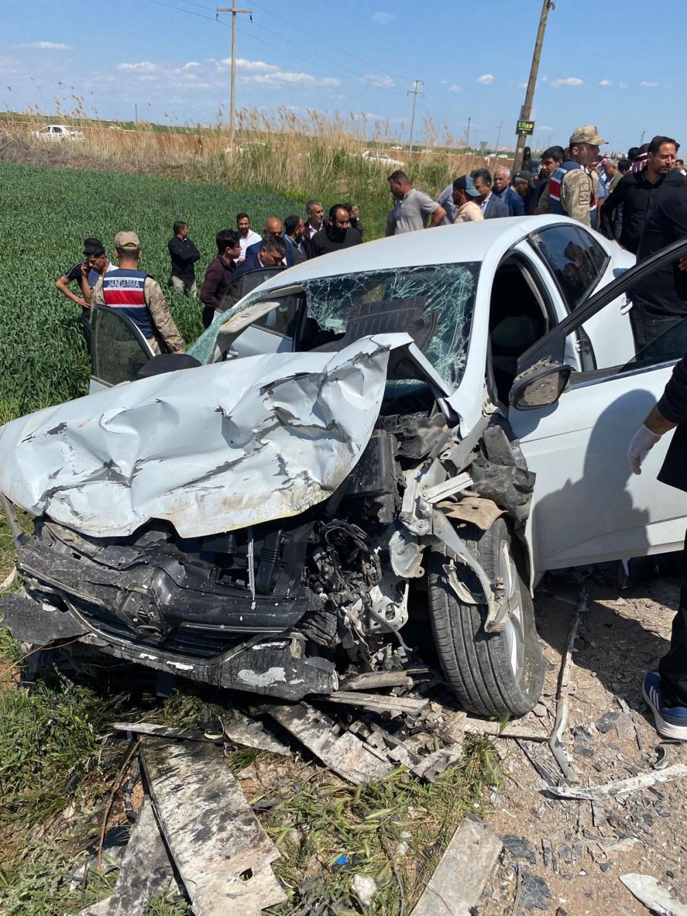 İki otomobil çarpıştı; 3 ölü, 2 yaralı