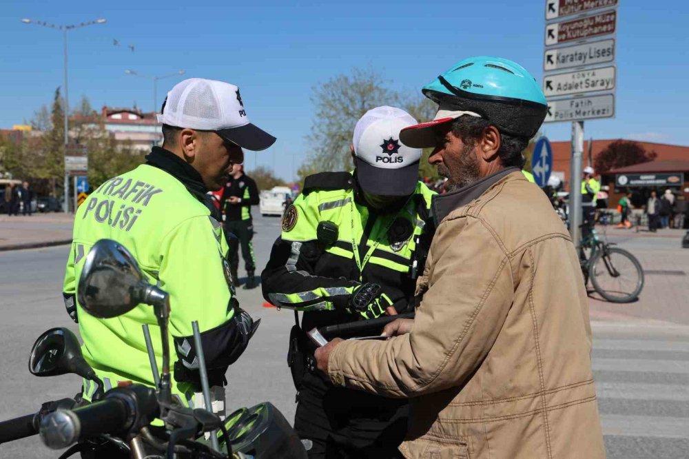 Konya'da motosiklet sürücülerinin bahaneleri pes dedirtti