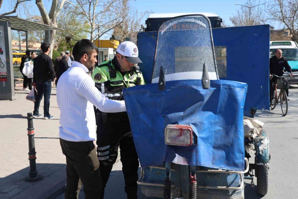 Konya'da motosiklet sürücülerinin bahaneleri pes dedirtti