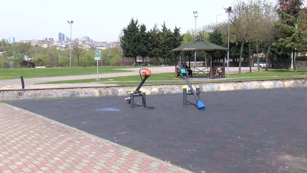 Parktan oturan arkadaş grubuna silahlı saldırı; 21 yaşındaki genç öldü