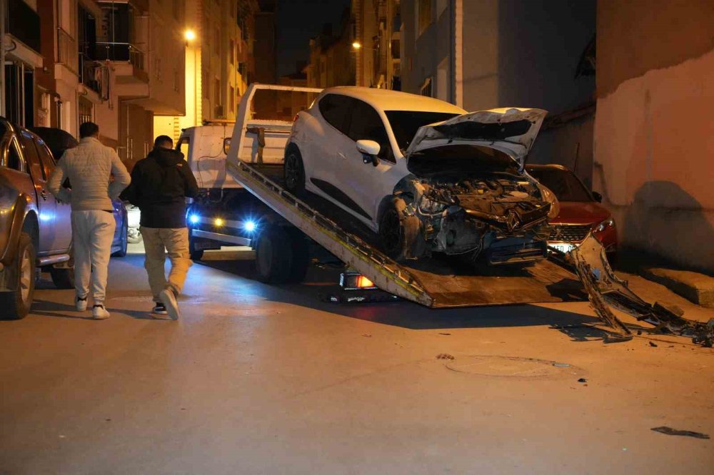 Alkolü sürücü dehşeti: 5 araca çarptı