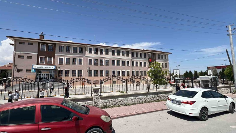 Konya'da çocuk bayramının buruk iki babası