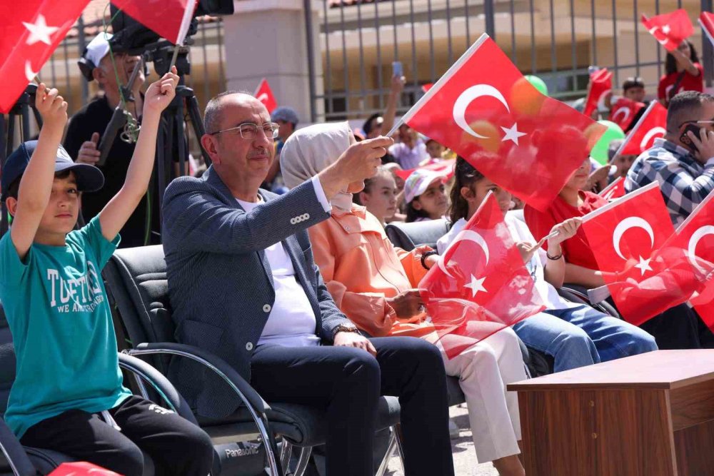 80 Binde Devr-i Alem Parkı’nda 23 Nisan coşkusu